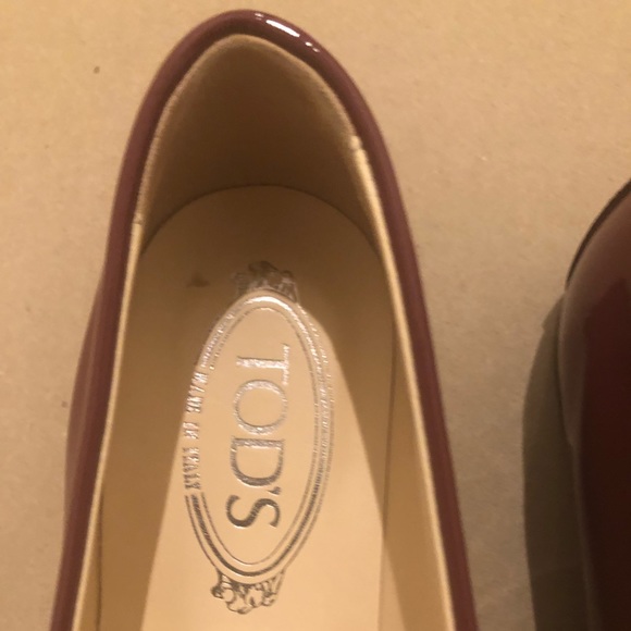 Tods cranberry colored patent loafers women’s - Picture 2 of 6